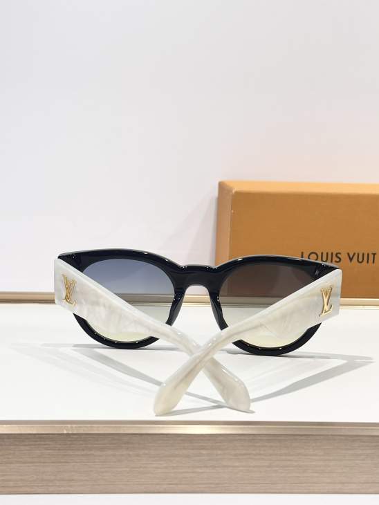 Picture of Louis Vuitton Sunglasses _SKUfw76991371fw